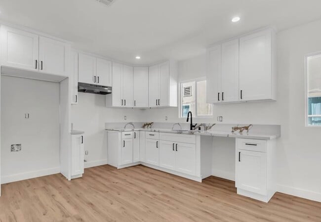 Foto del edificio - 3918 W 28th St