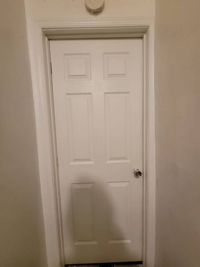 Building Photo - 518 Tunbridge Rd