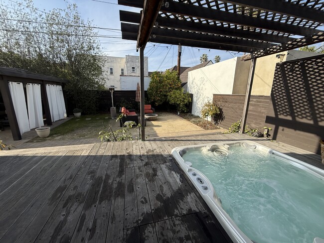 Foto del edificio - 1137 Keniston Ave