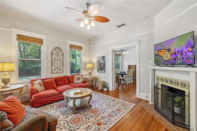 Building Photo - 2 Bed 2 Bath House in Duckpond with 2 Car Garage!