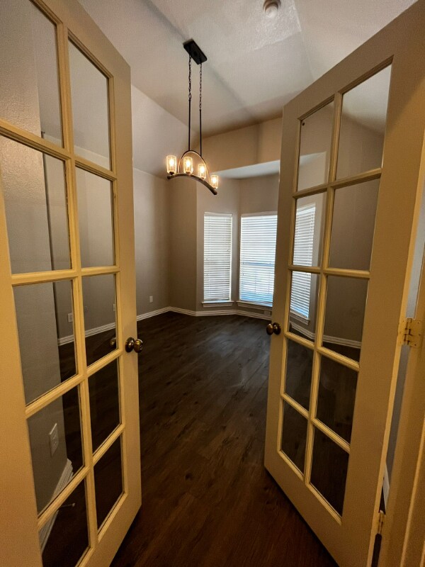 Building Photo - 1011 Drake Dr