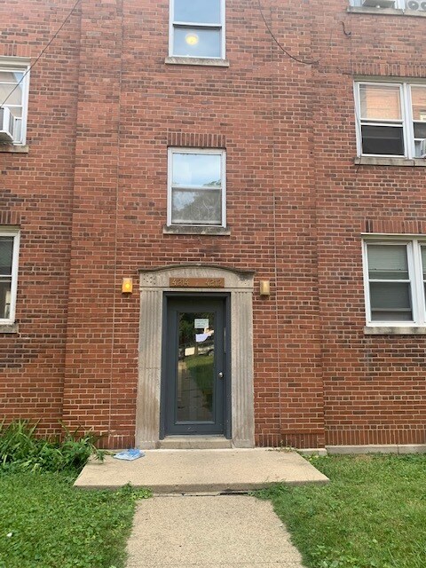 Front - 4214 S Michigan Ave