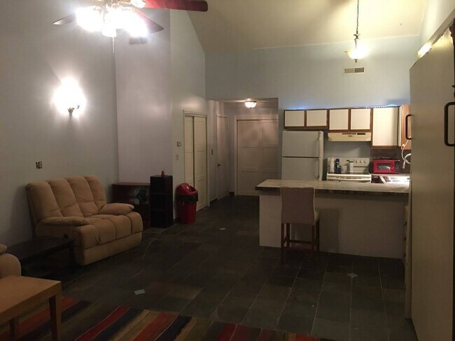 Foto del edificio - 3700 Golf Colony Ln