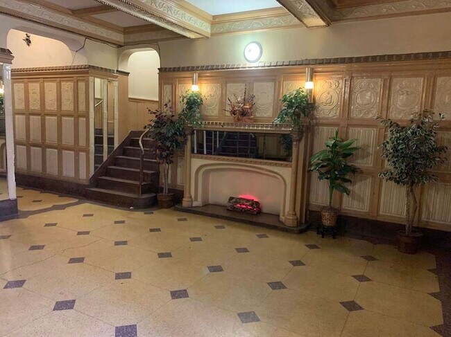 Foto del edificio - 240 Ocean Pkwy