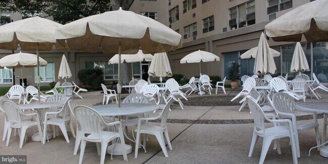 Foto del edificio - 1030 E Lancaster Ave