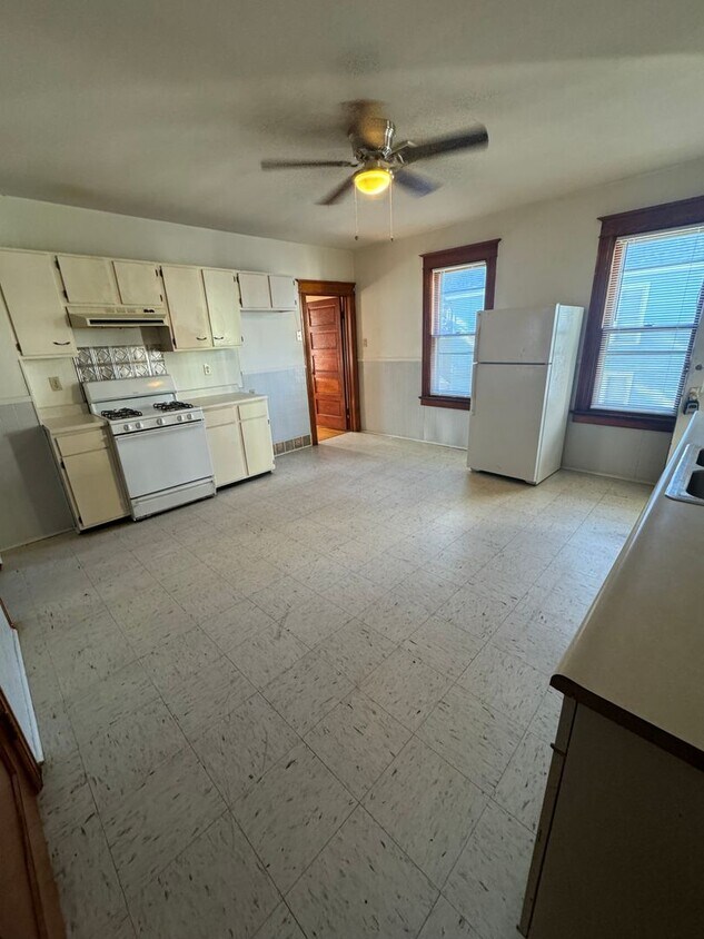 21 Vanderveer St Amsterdam NY 12010 Apartment for Rent in Amsterdam