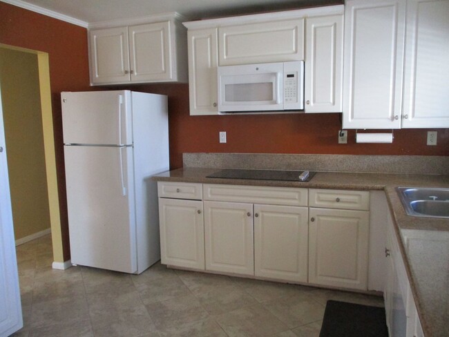 Foto del edificio - 3 bedroom 1 bath newly remodeled home in E...