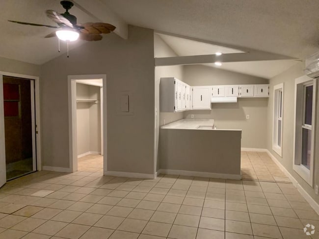 Building Photo - 109 E Venus Ln