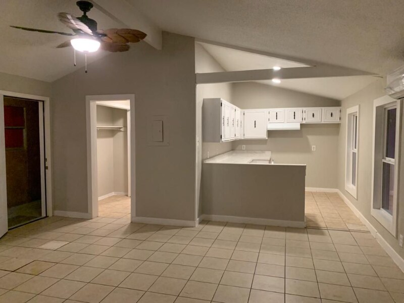 Foto principal - 109 E Venus Ln