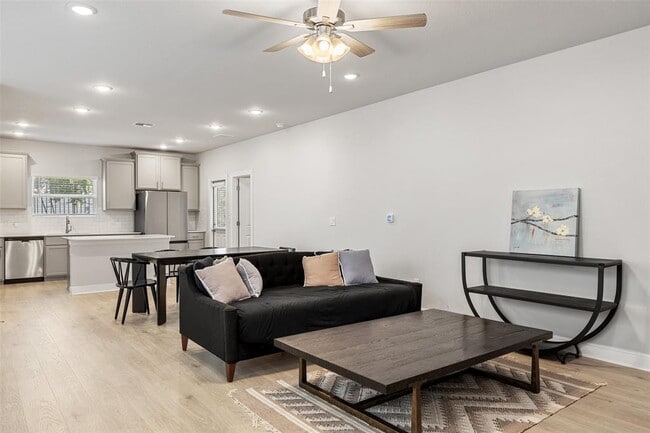 Building Photo - 1012 Legend Milton Ln