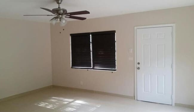 Building Photo - 615 NE 8th Ave