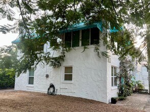 Building Photo - 1407 SE 2nd St