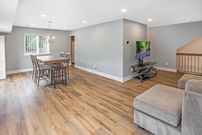 Foto del edificio - 56 Woods Edge Dr