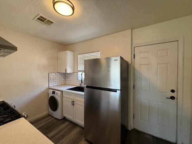 Building Photo - 426 N 17th Ave
