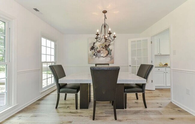 Foto del edificio - 5610 Vandora Dr