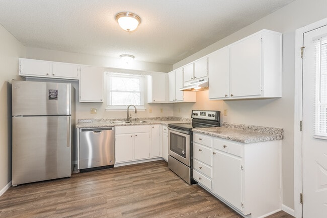 Building Photo - 1100 NE Bryco Dr