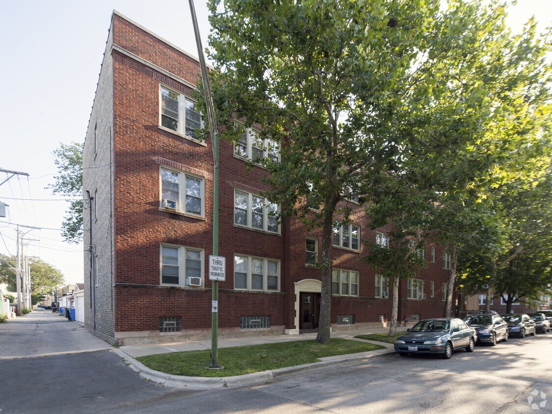 Foto principal - 7434 N. Artesian Ave.