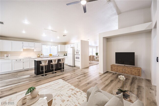 Building Photo - 1851 Vista Pointe Ave