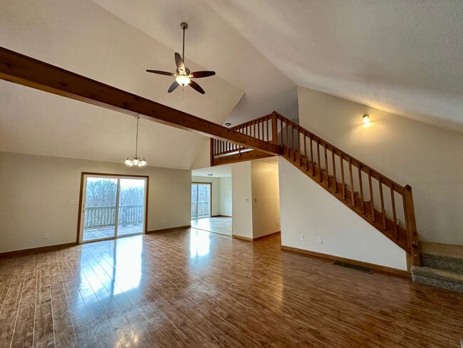 Building Photo - Beautiful Mountain Home with Long Range Vi...