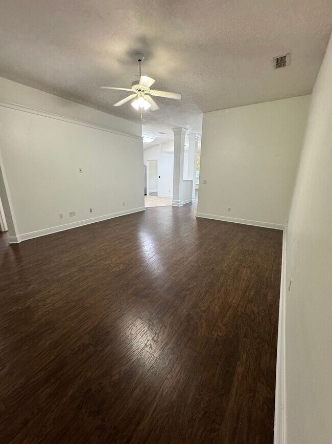 Foto del edificio - Home For Rent In The Groves Of Summerbrooke