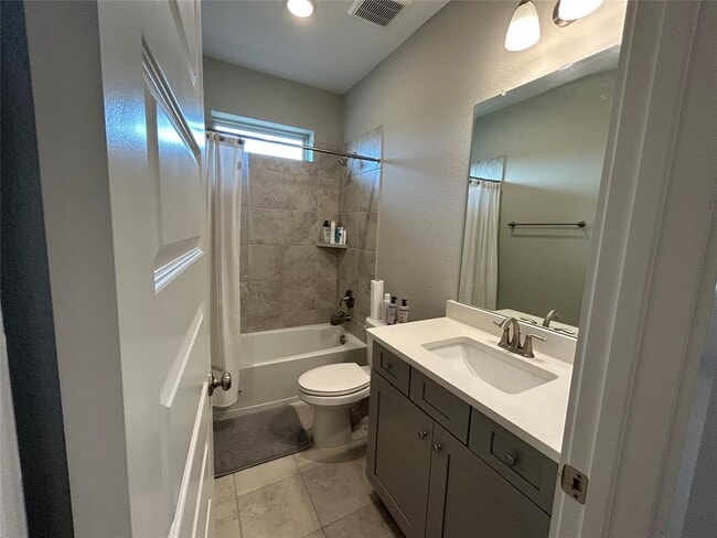 Building Photo - 17010 Canosa Dr