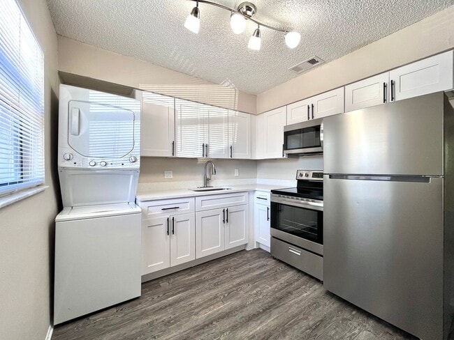 Interior Photo - Raven at Park Place