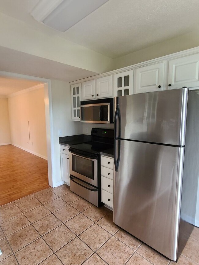 Building Photo - Tavern Grove - End Unit Townhouse