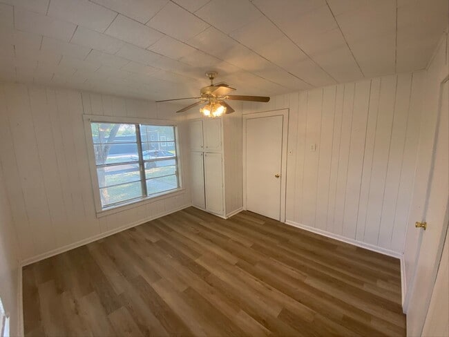 Building Photo - Cute 3-Bedroom Home + Office with back pat...