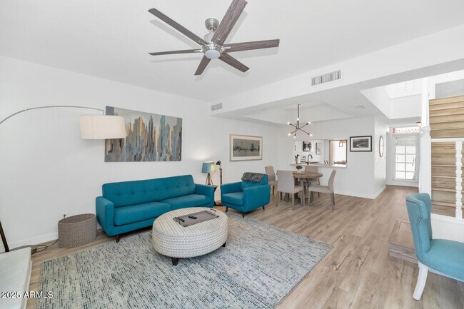 Foto del edificio - 3037 E Rose Ln