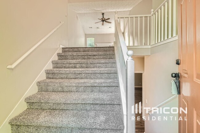 Foto del edificio - 405 Streamview Ln