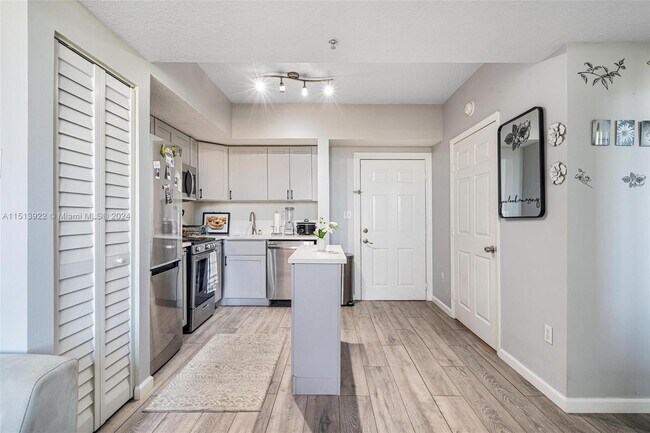 Building Photo - 2630 SW 28th St