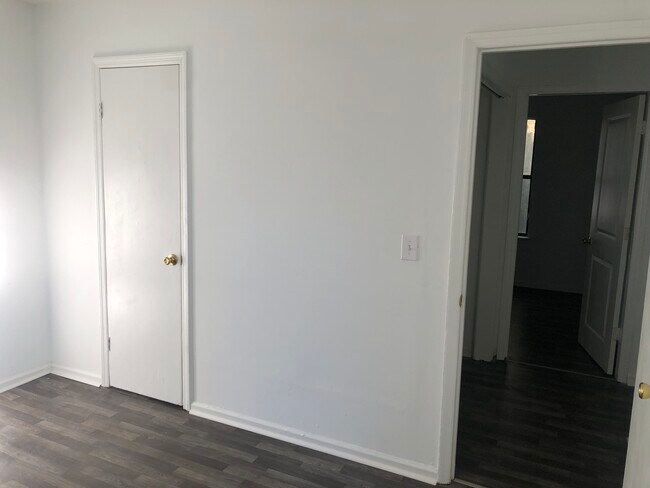Building Photo - 110 Langley Dr