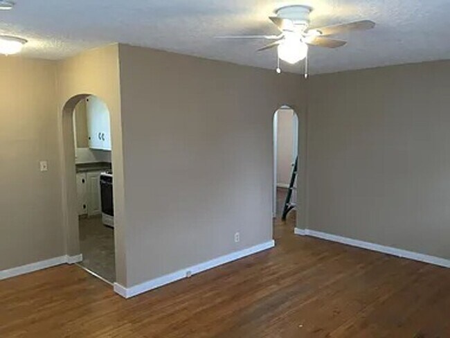 Building Photo - Single Level Southeast Salem Home, -1765 W...