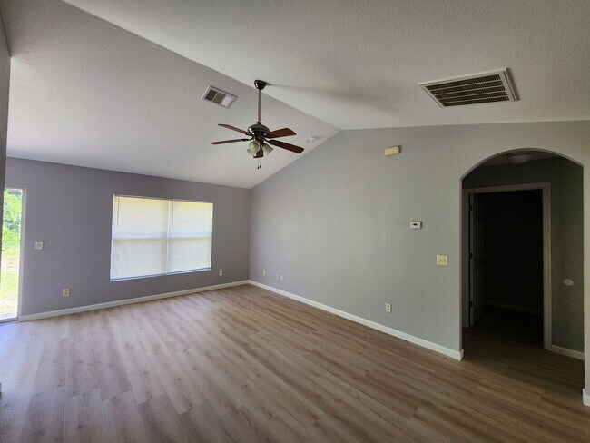 Foto del edificio - 340-342 Rogen St