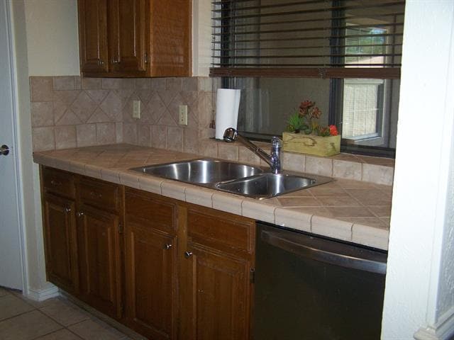 Building Photo - 827 Meandering Way