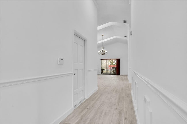 Building Photo - 7619 Silver Woods Ct