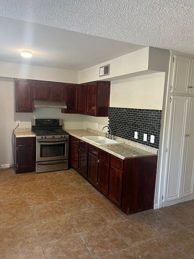 3 Bedroom 1.5 Bathroom Cheyenne & Civic ... - 3 Bedroom 1.5 Bathroom   Cheyenne & Civic ...