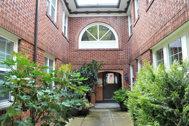 Foto del edificio - Upper Level Chasselton 1 Bedroom Condo in ...