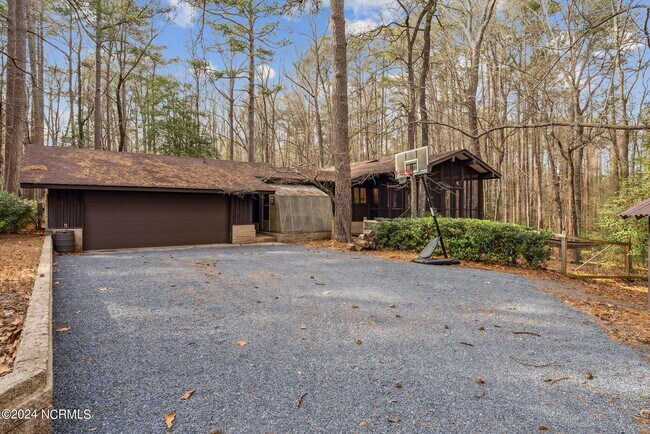 Building Photo - 120 James Creek Rd