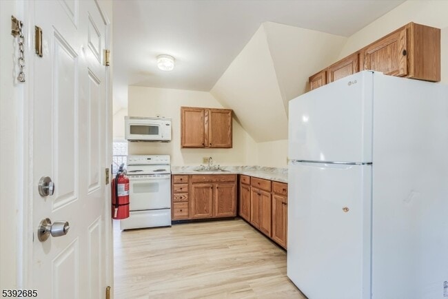 Building Photo - 7 Washington St