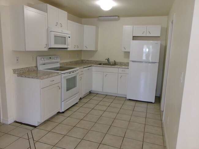Foto del edificio - Reduced! Avail Now-Lehigh Acres Duplex