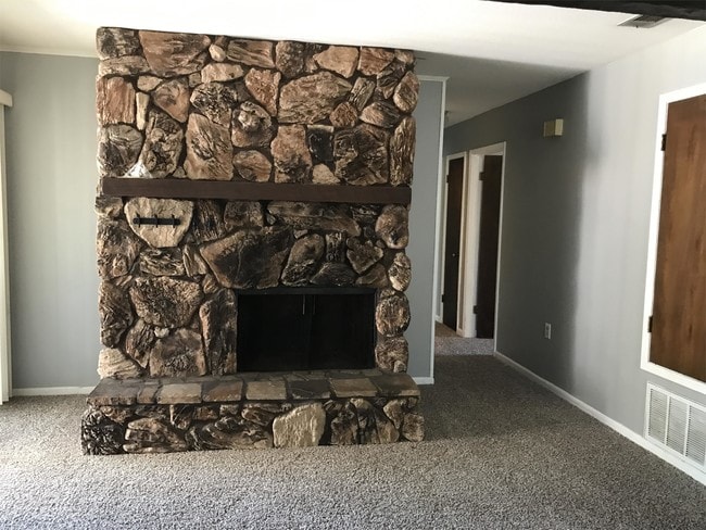 Building Photo - 614 Mountain Dr