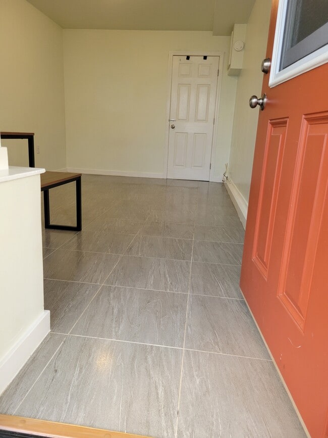 Building Photo - 614 Grand Ave