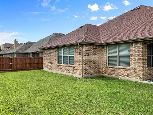 Foto del edificio - Grand Prairie TX 3 Bedroom 2 Bath w/ Study...