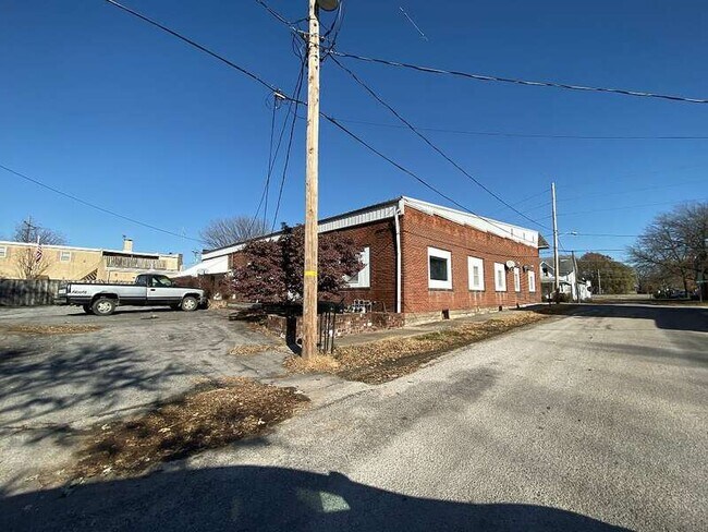 Building Photo - 120 S Main St