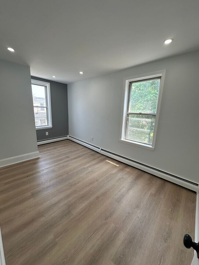 Foto del edificio - Renovated 3 Bed, 1 Bath Townhome