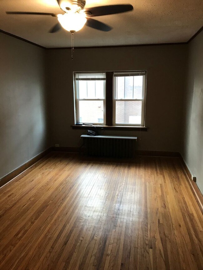 Foto del edificio - Great Downtown 1 Bedroom Apartment