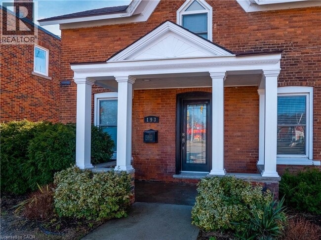 Building Photo - 193 Vine St