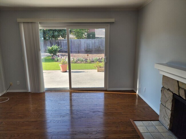 Building Photo - Spacious 2-Story Home in Kellogg School Di...