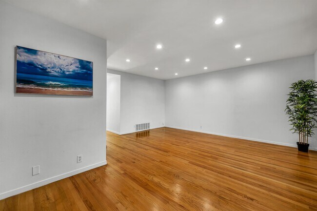 Foto del edificio - 246 Green Heath Pl